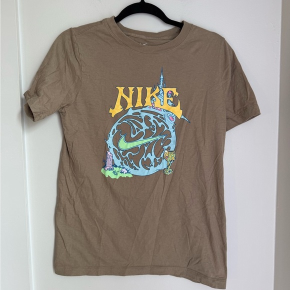 Nike Graphic T-Shirt - Picture 1 of 4